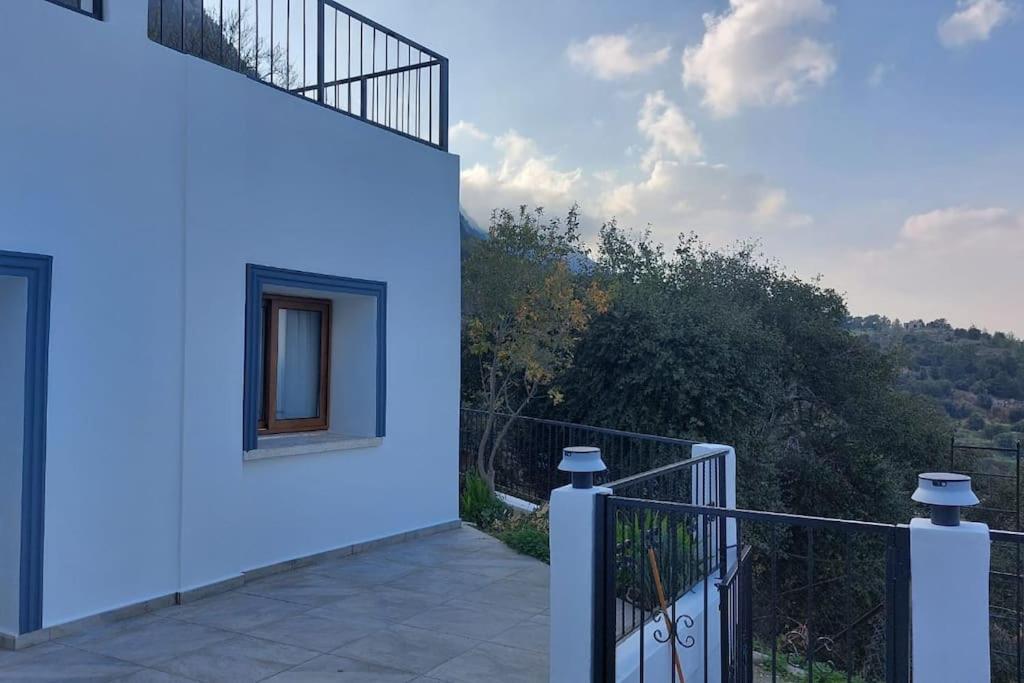 Girne, Lapta'Da Deniz Ve Dag Manzarali Exteriér fotografie