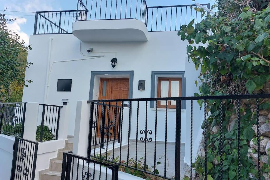 Girne, Lapta'Da Deniz Ve Dag Manzarali Exteriér fotografie
