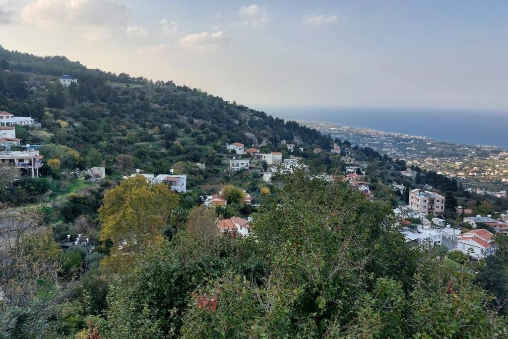 Girne, Lapta'Da Deniz Ve Dag Manzarali Exteriér fotografie